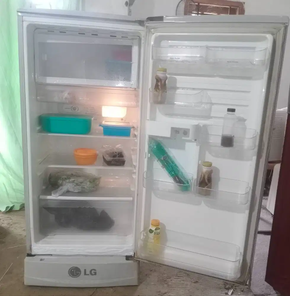 Kulkas 1 pintu LG JUMBO.  Mesin original pabrik belum rusak