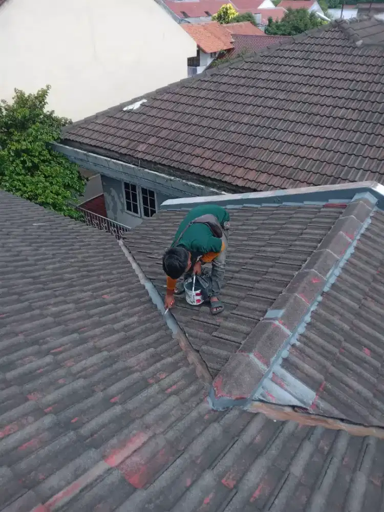 Tukang dan perbaikan atap bocor/rembes