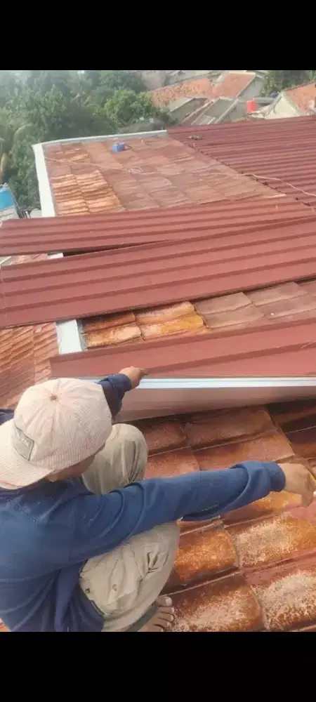Tukang dan perbaikan atap bocor