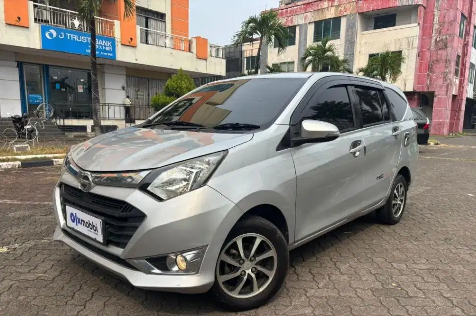DP MURAH - Daihatsu Sigra 1.2 R Bensin MT 2019 Silver