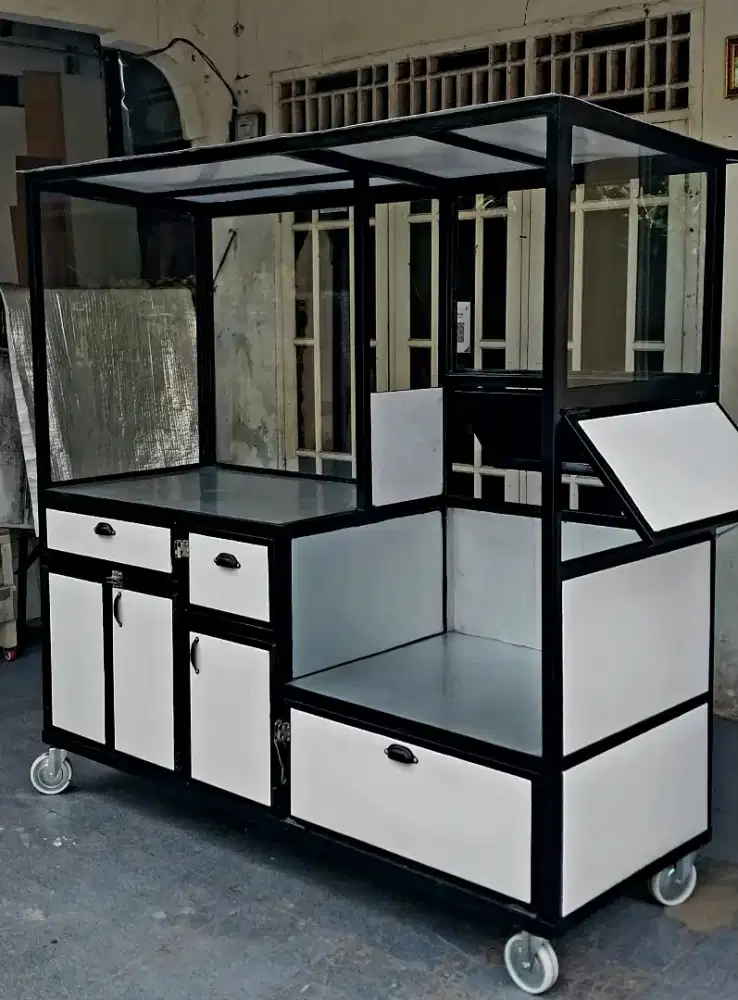 Booth / Etalase Istimewa bahan full besi galvanis anti karat .