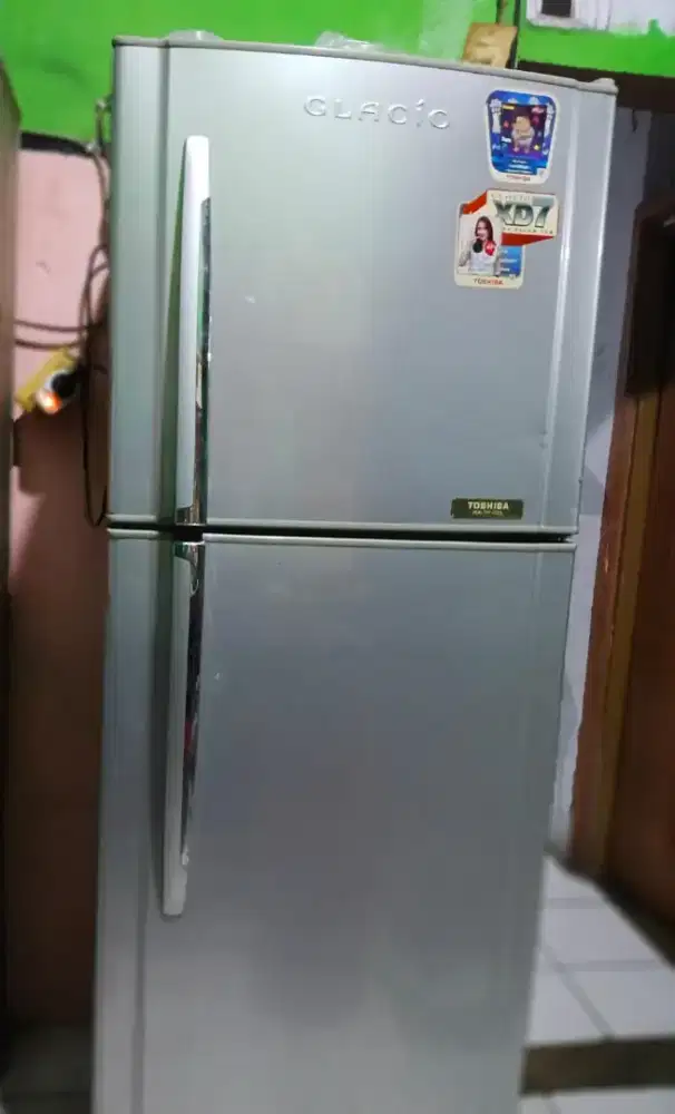 Kulkas 2 pintu merk glacio
