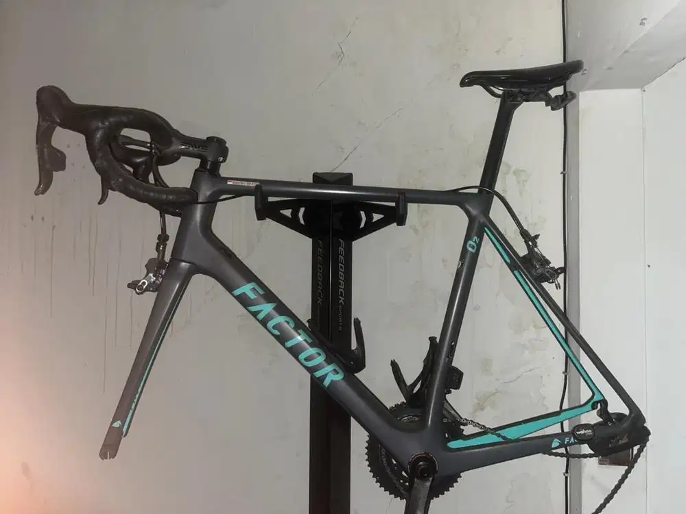 Road bike FACTOR O2