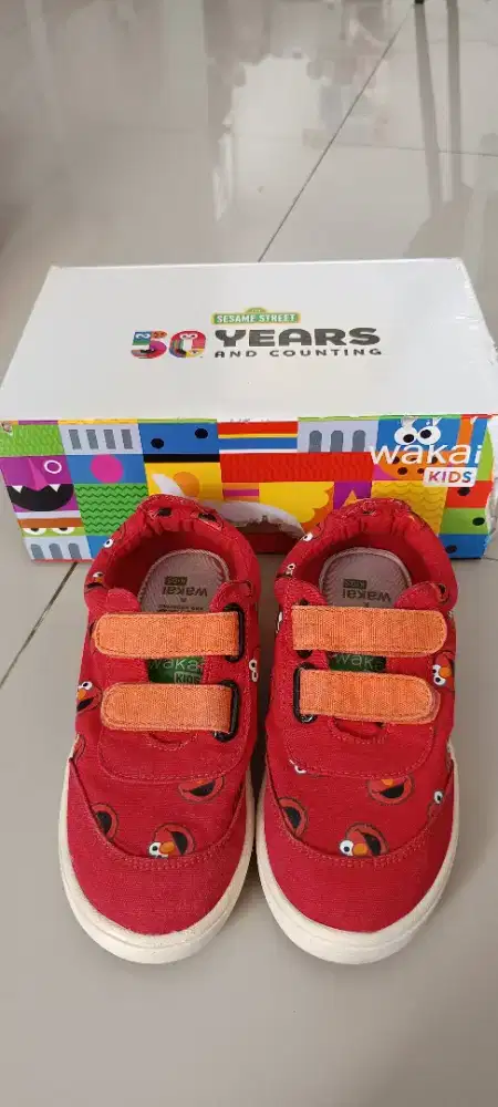 PRELOVED WAKAI KIDS SIZE 32