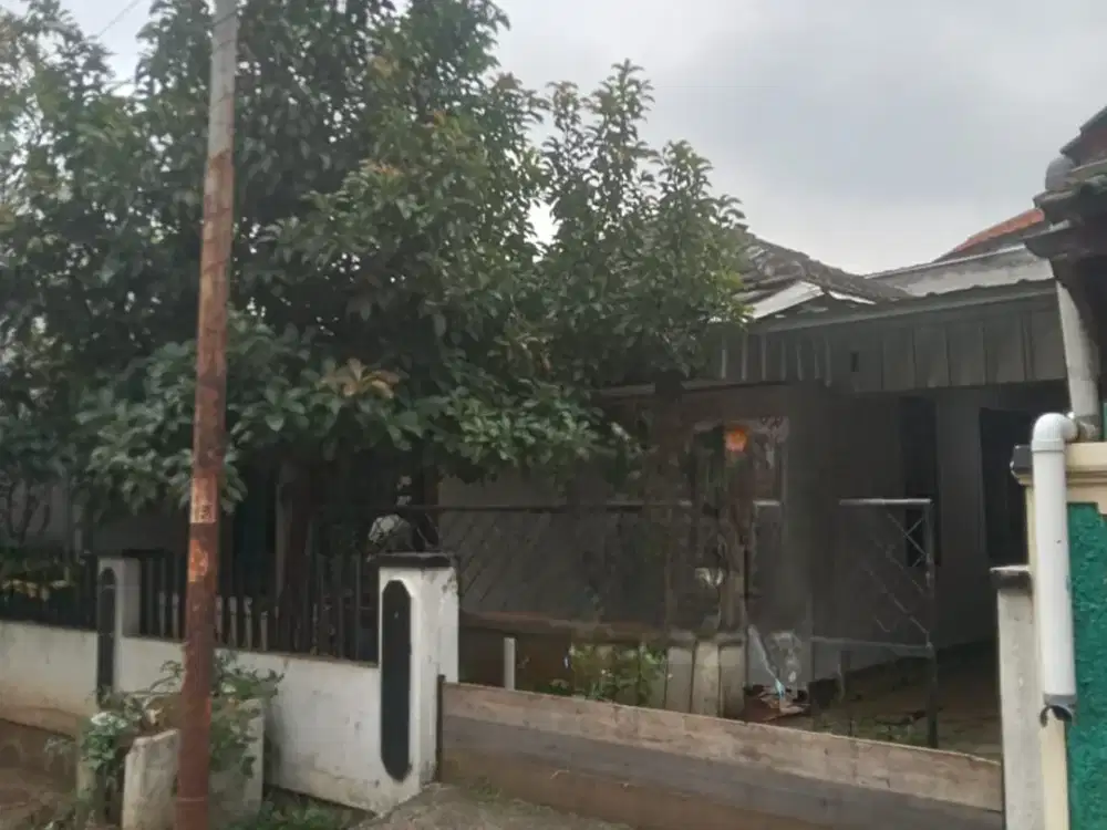 MURAH ! RUMAH STRATEGIS DENGAN LINGKUNGAN NYAMAN DAN TENANG DI PERUMAHAN UJUNGBERUNG BANDUNG