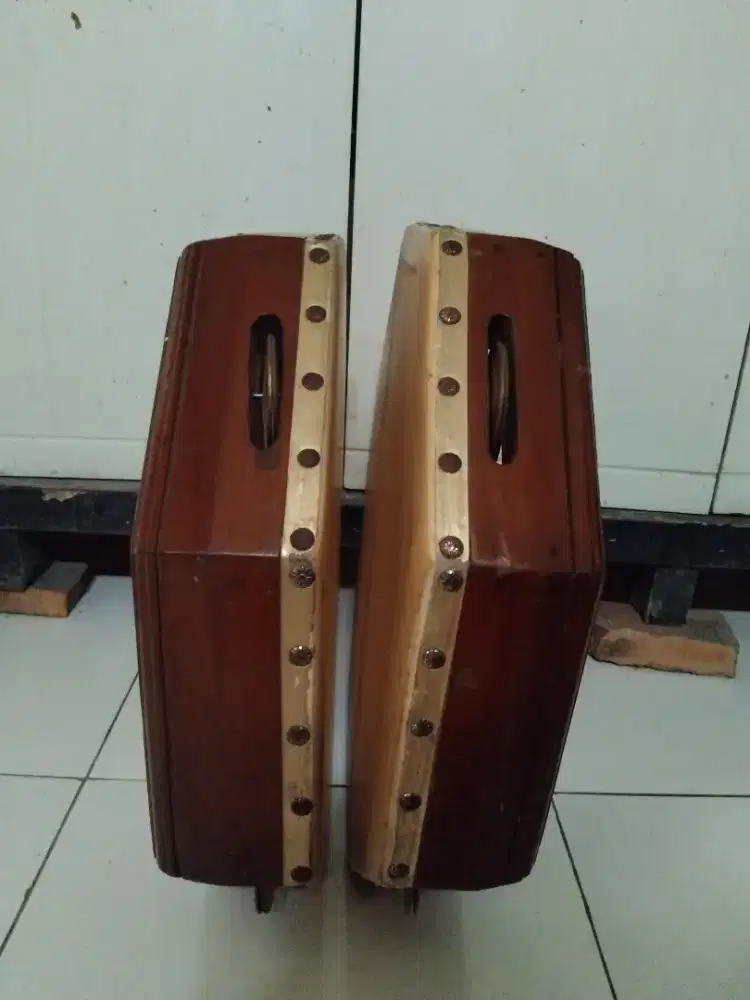 SEPASANG BASS SEGI 8