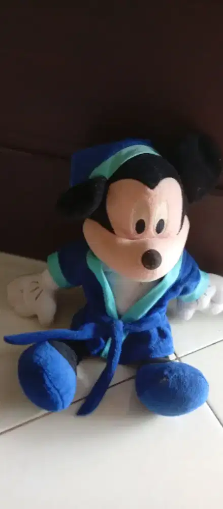 Boneka Mickey mouse biru