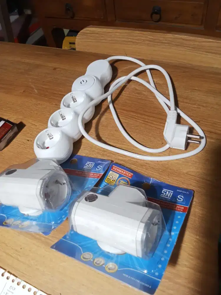 Sepaket Stop Kontak dan 2 Pcs Plug Adapter KENMASTER, COD Cibubur Dsk