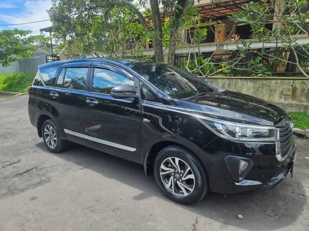 Kijang Innova Reborn type V bensin-AT 2021 pemakaian 2022 (Facelift)