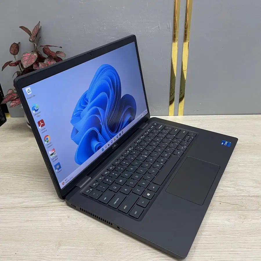 Laptop Dell Latitude 7320 Core i7-1165G7 Layar 13.3inch Ram 16GB N-ETM