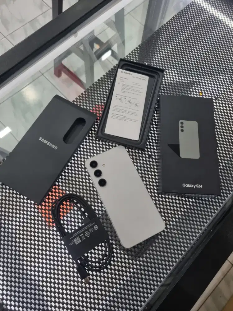 Samsung Galaxy S24 Second/sein 8/256 GB Fullset,mulus,Garansi on