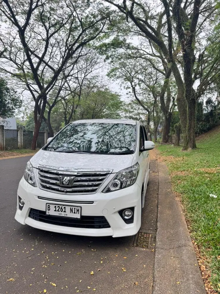 Alphard Premium Sound 2.4 AT 2013