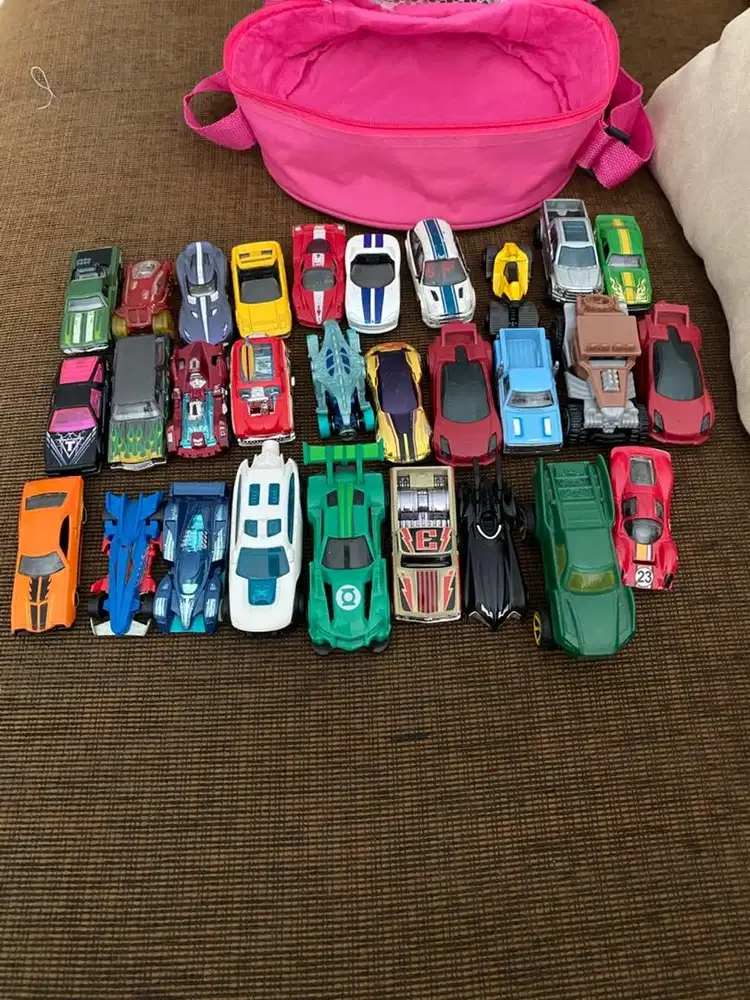 Hot wheels ada 29 mobil