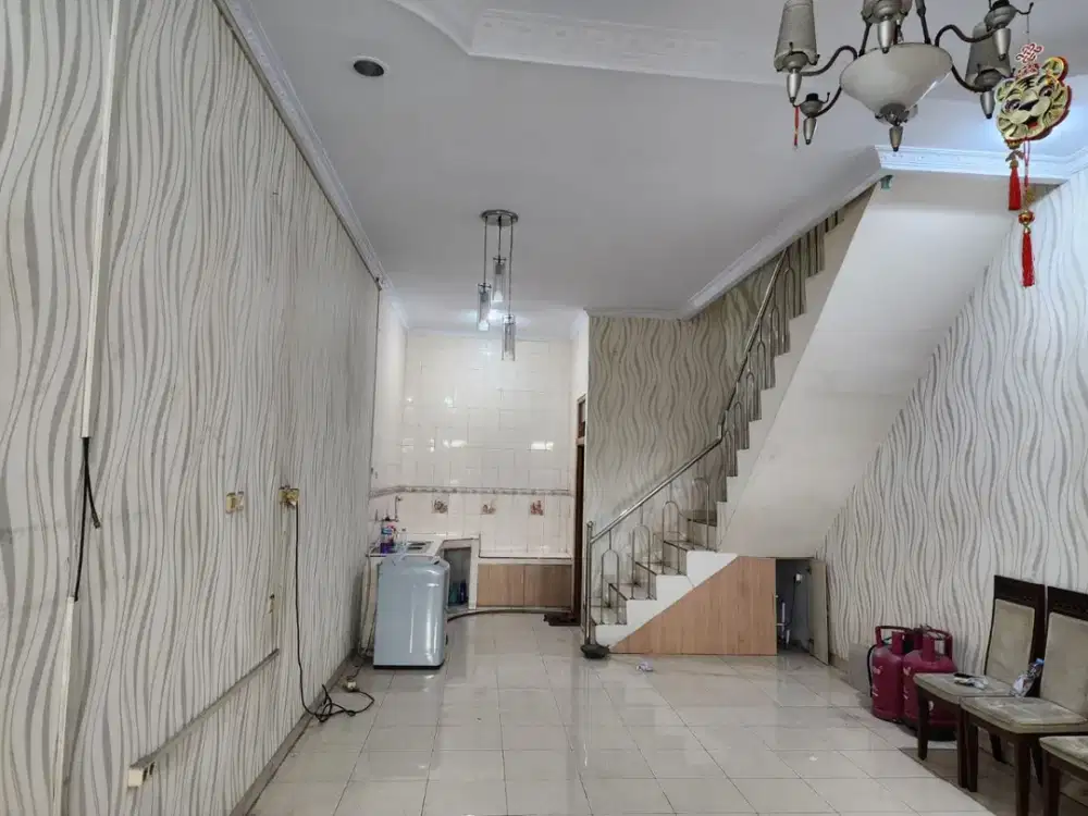 Rumah 3 Lantai Teluk Gong Jakarta Utara Kondisi Rapi Siap Disewakan