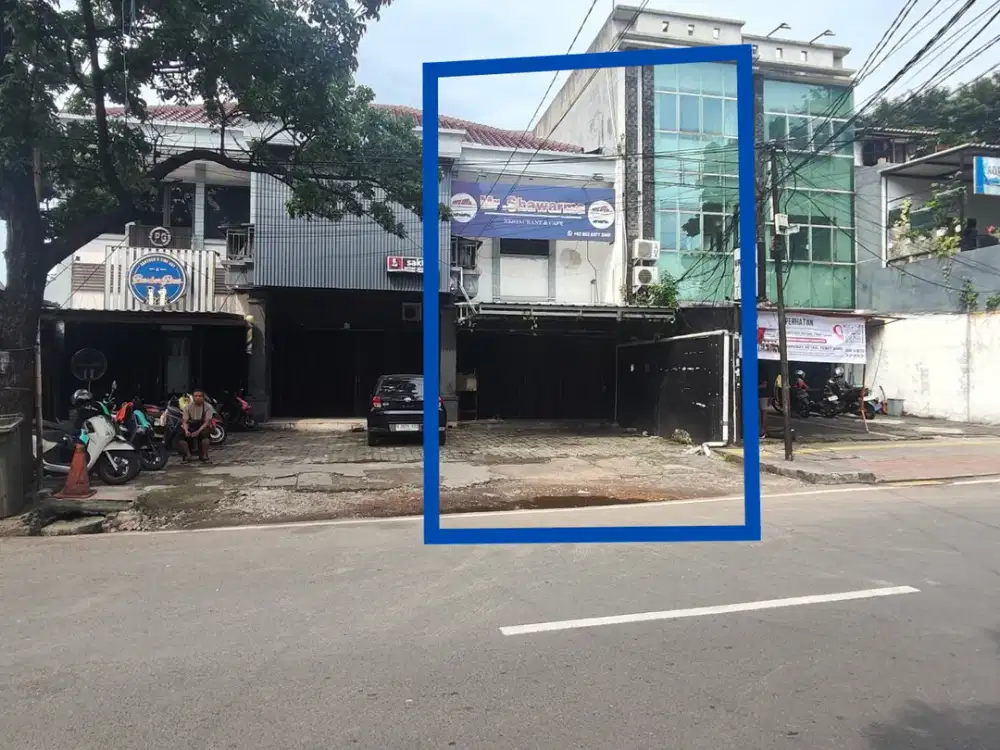 Ruko 2 lantai di Tebet Utara, pinggir jalan raya Dengan akses 2 mobil besar, sangat cocok buat usaha