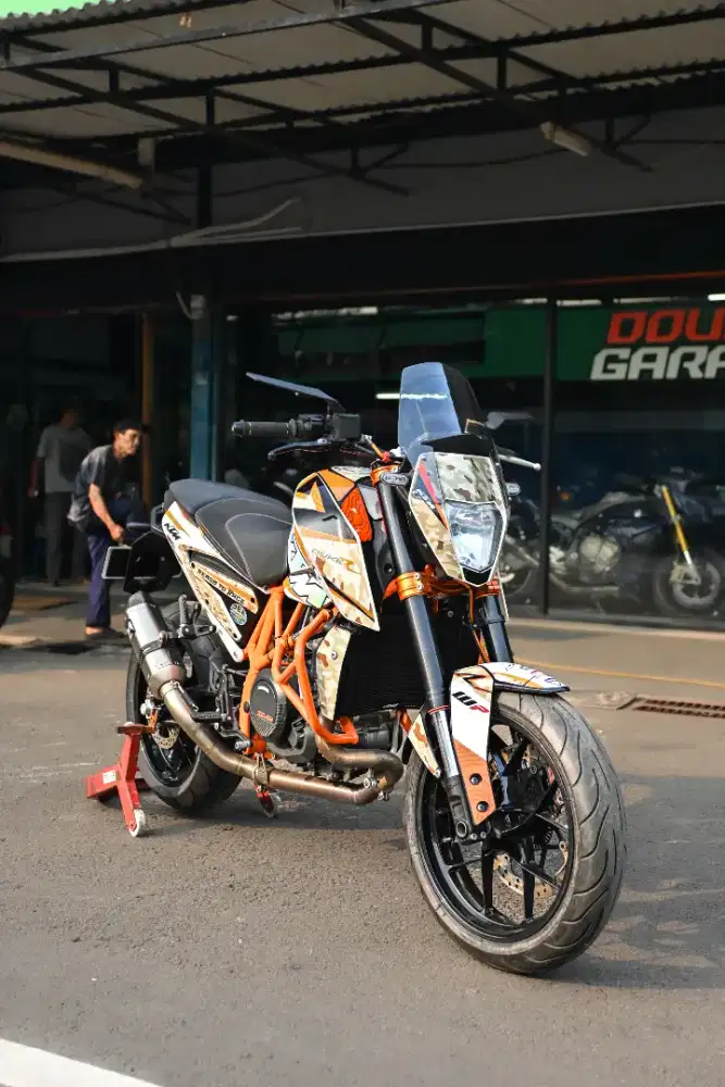 KTM DUKE R 690 690CC ORANGE pemakaian 2026
‎(on the road)
‎UNIT RARE..