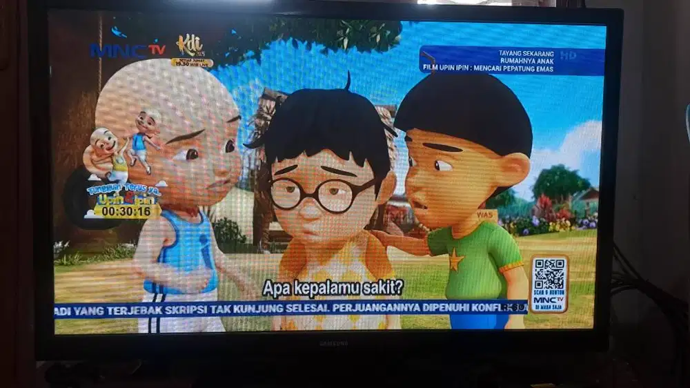 TV Samsung Plasma 43 Inch hitam, bonus STB