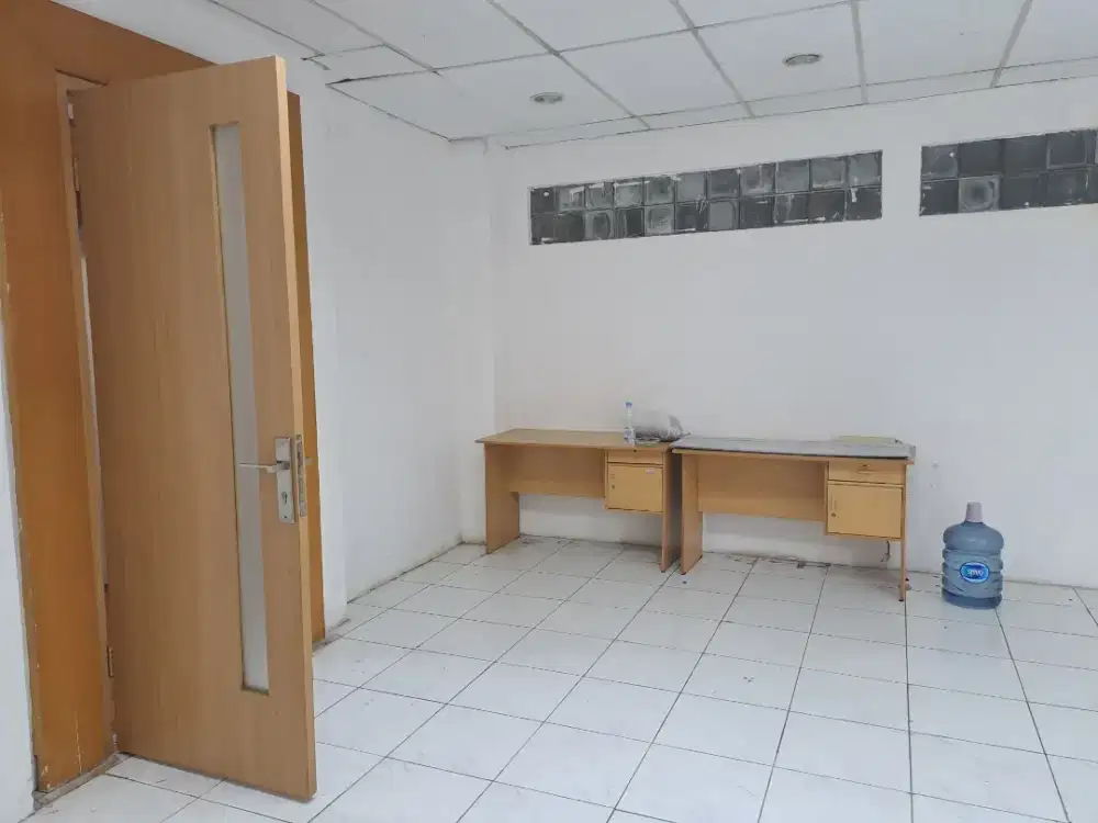 Meja admin kantor toko meja komputer setengah biro