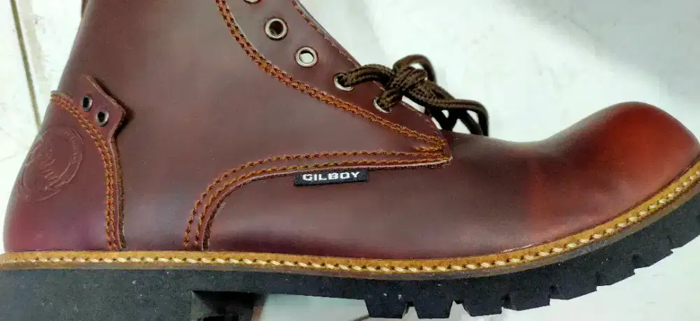 Sepatu kulit gilboy