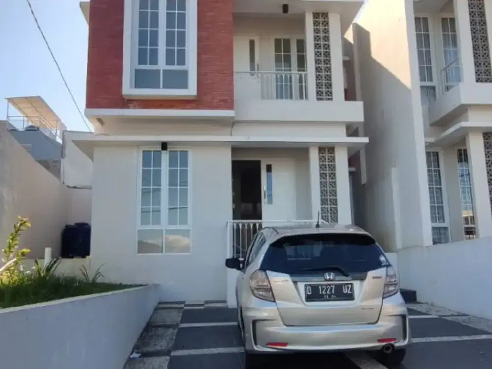 Rumah Mewah 2 Lantai Siap Huni di Sariwangi