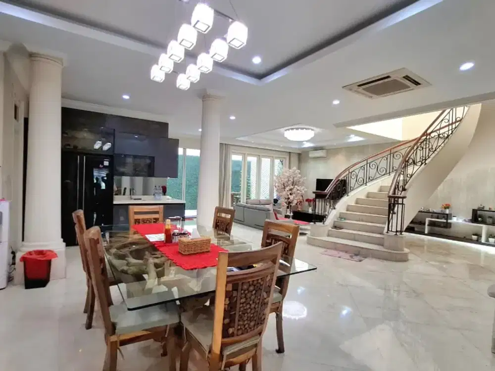 Rumah Villa Gading Indah, Kelapa Gading, Lantai marmer, semi furnish