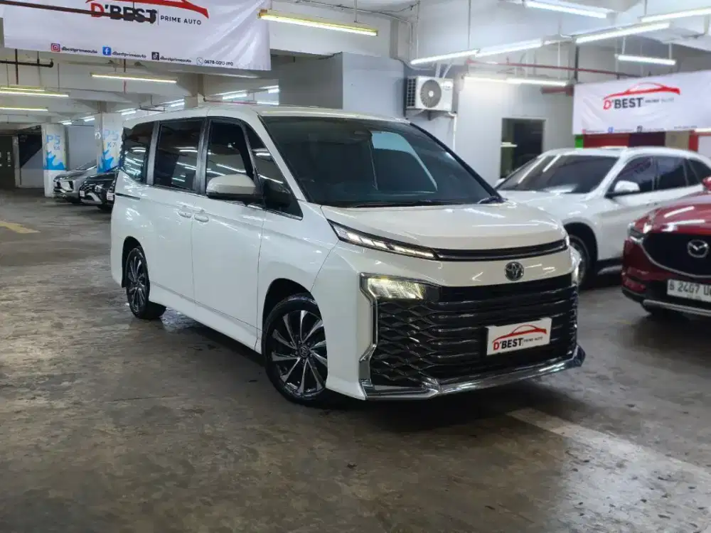 Toyota VOXY 2.0 CVT 2023 VERY LOW KM !!!