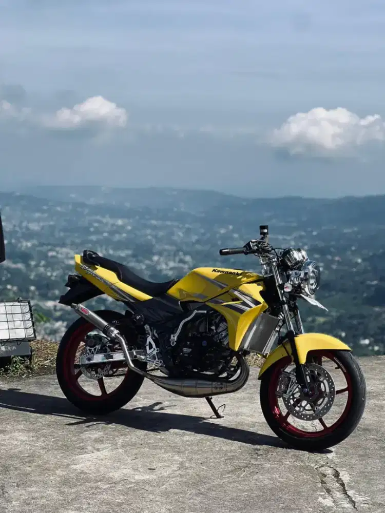 Jual kawasaki ninja R 2014 full modif siap pakai