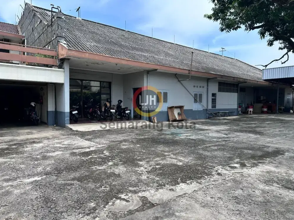 Gudang dan kantor di jalan Karangsaru