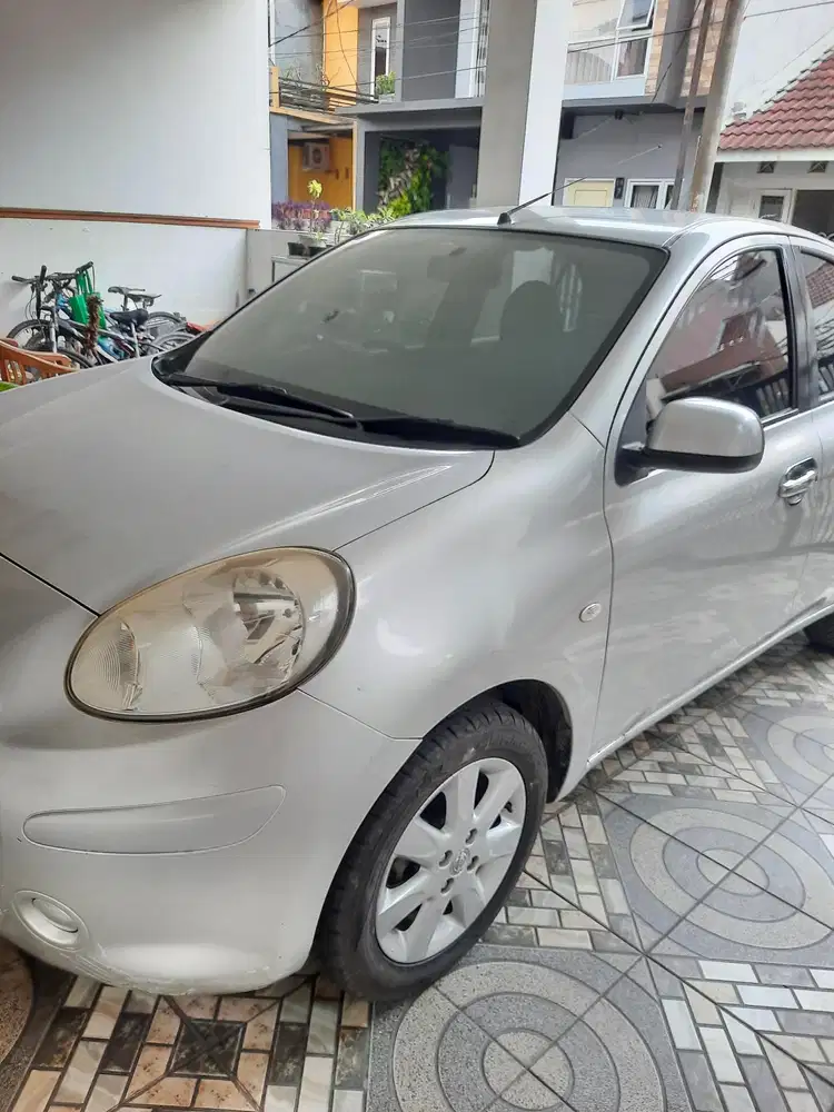 Nissan March 2011 Bensin