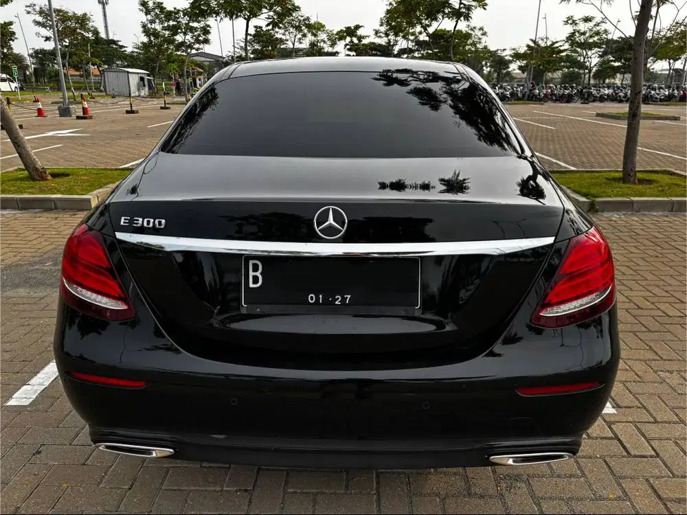 Mercedes Benz E300 2016 CBU Hitam