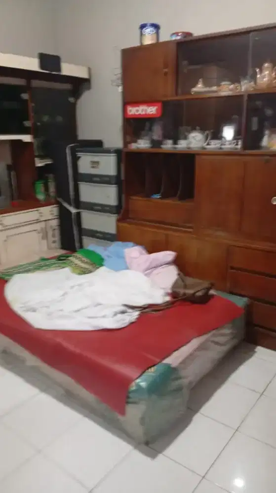 Rumah lama butuh Renovasi  Dkt StasiuVila BintroIndah Jombang Ciputat