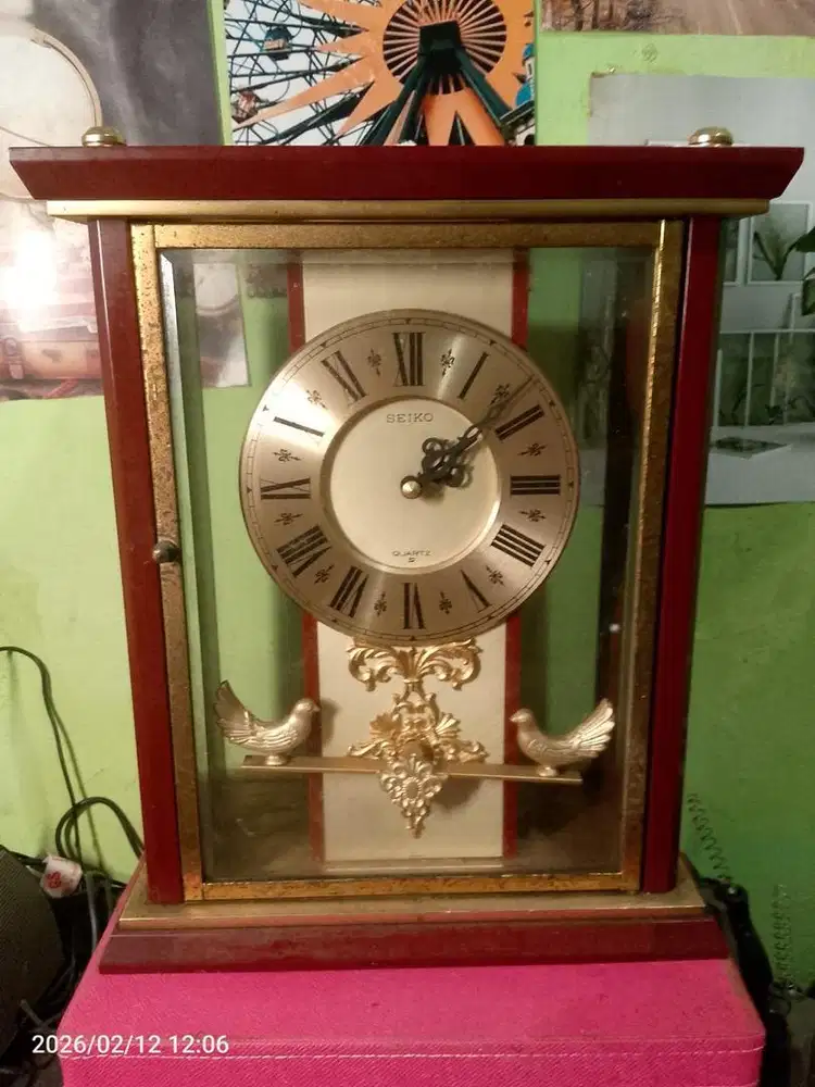 Pajangan antik jam meja saiko