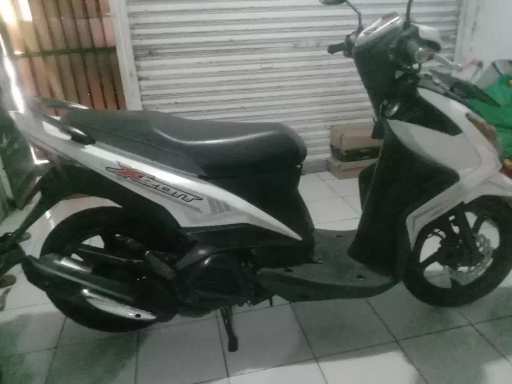 Yamaha Xeon Putih 2010