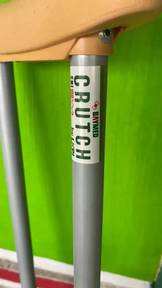 Sepasang Crutch (Kruk)/penyangga buat jalan