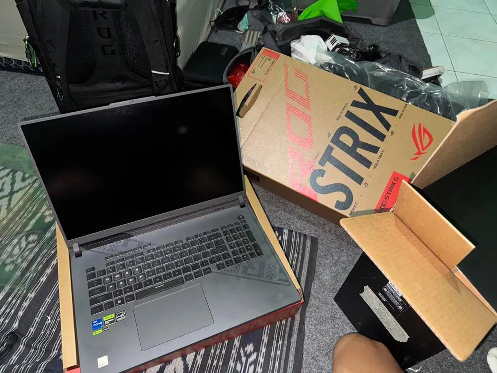 Dijual laptop rog strix 18