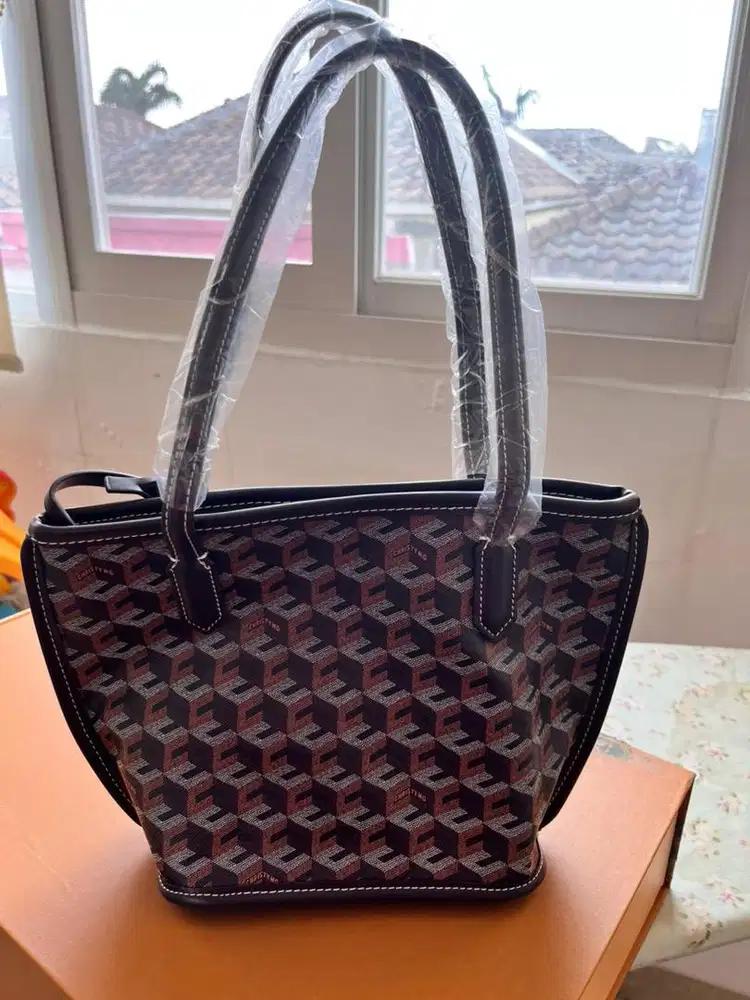 Christie Ang Premium 1