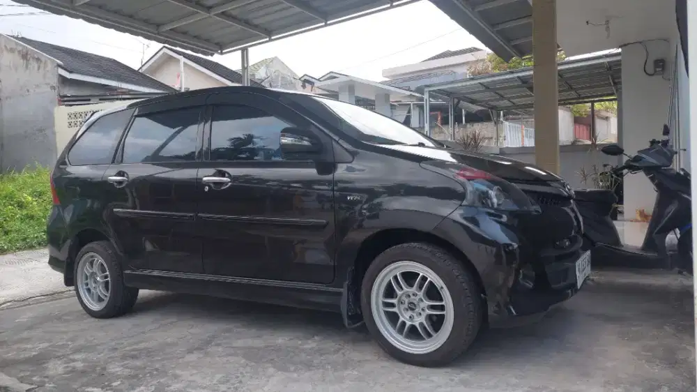 Dijual Avanza Veloz 2013 MT