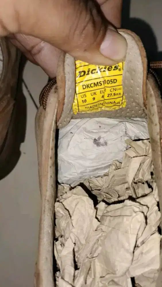 sepatu boots Dickies kulit nubuck berwarna coklat muda