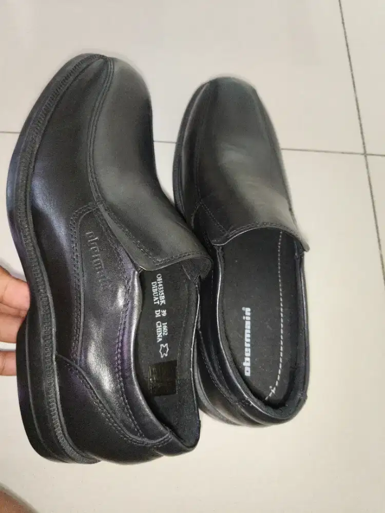 Sepatu pantofel obermain
