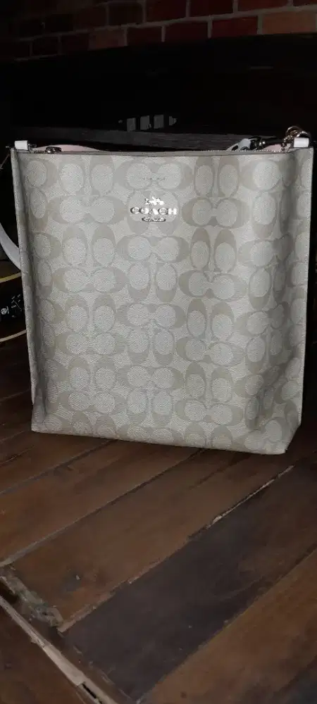 Coach mollie bucket bag in signature canvas