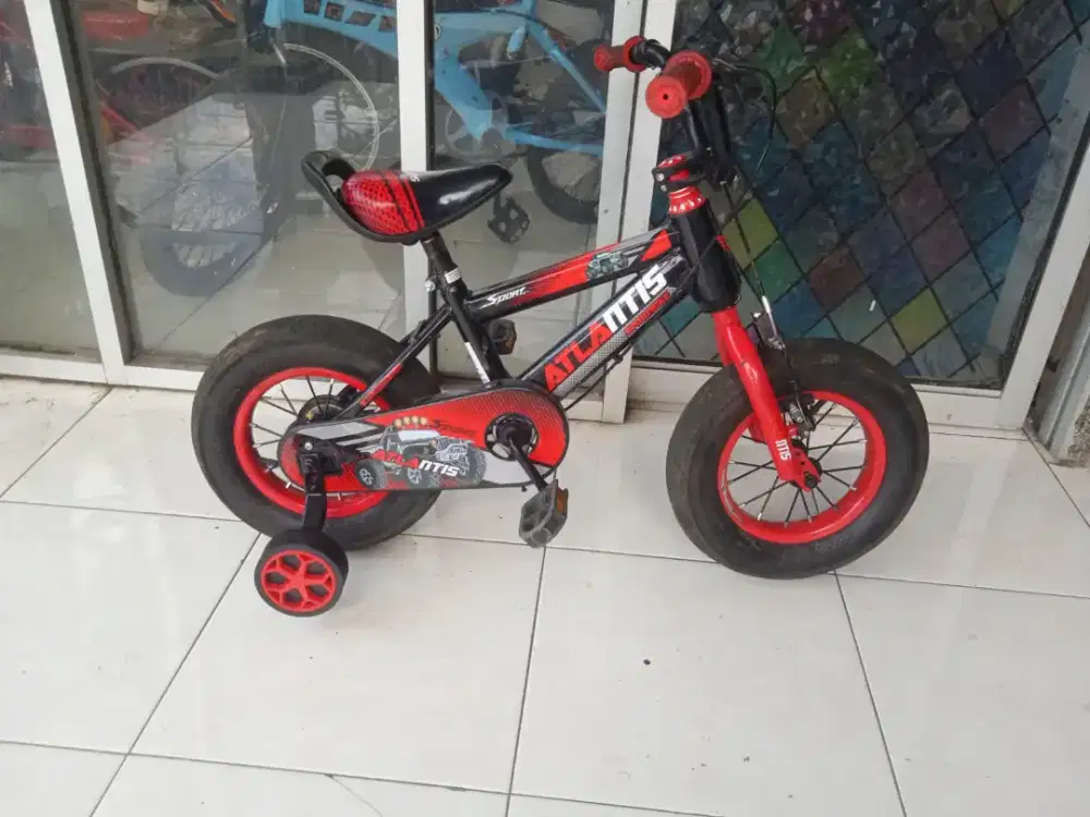 Sepeda anak kecil uk12