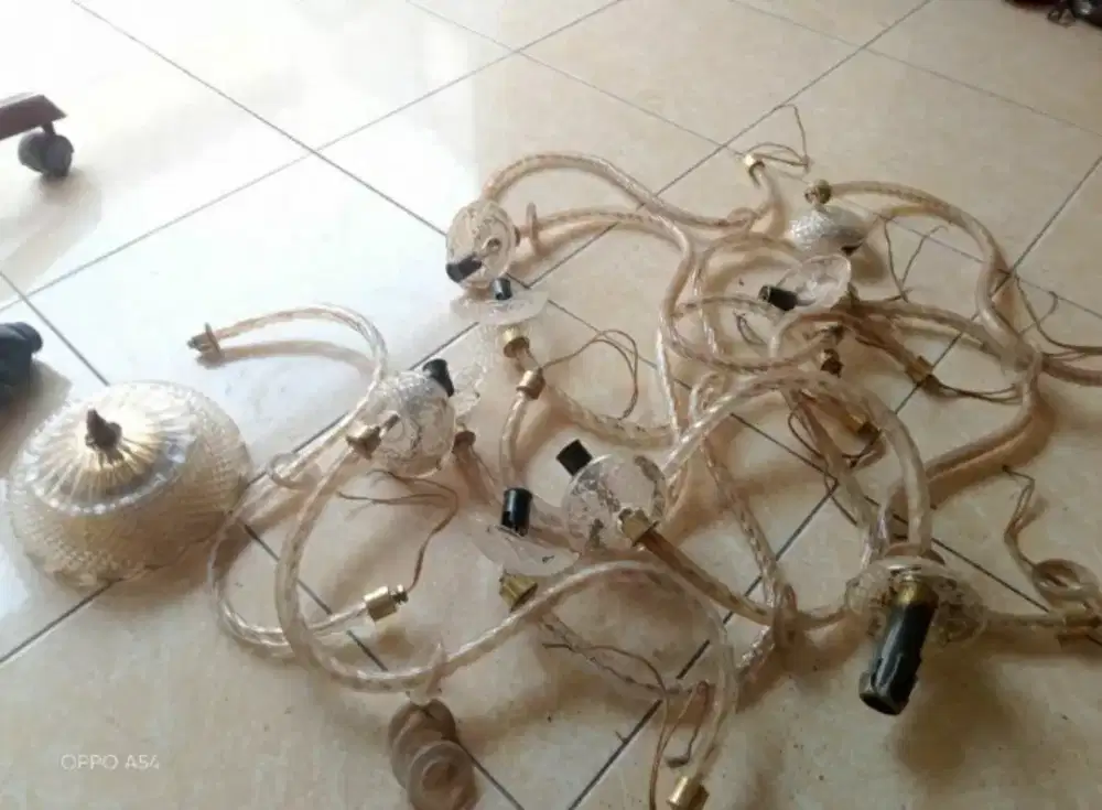 Seperpat lampu kristal jari