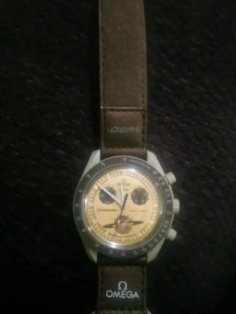 Jam tangan Swatch x Omega