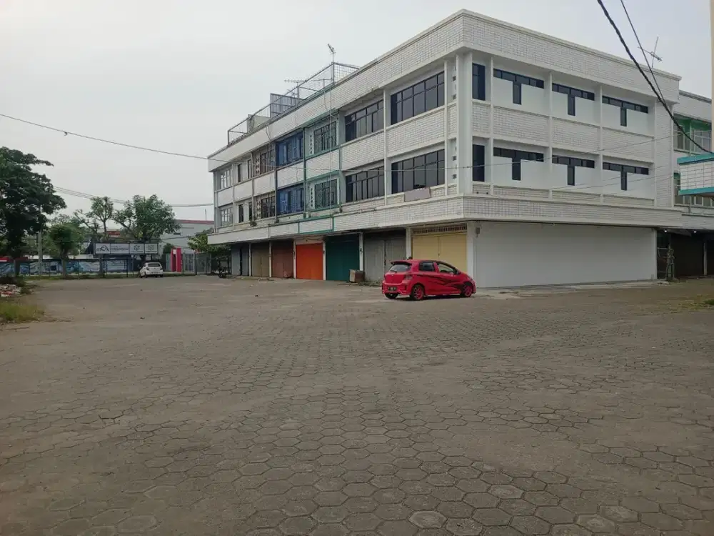 Ruko Hook 3,5 Lantai baru Renovasi di Pusat Kota Karawang