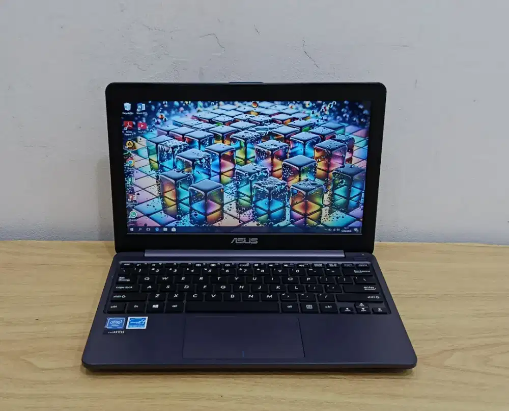 Notebook Asus E203NAH Prosesor Intel Celeron N3350/RAM 4GB /HDD 500GB