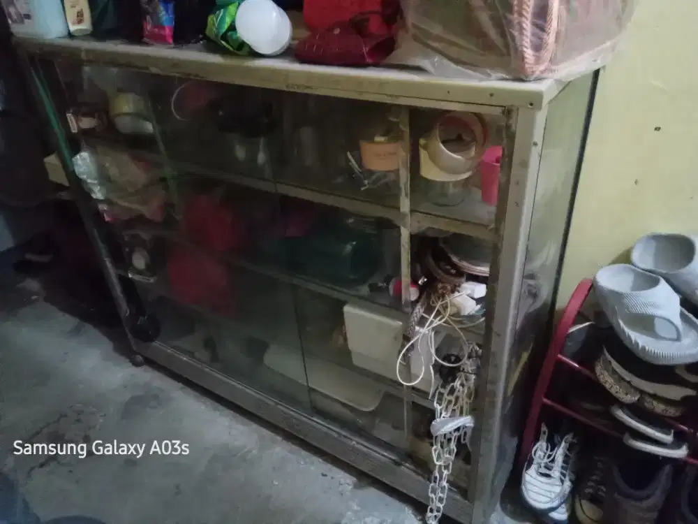 Etalase Jualan bekas baru