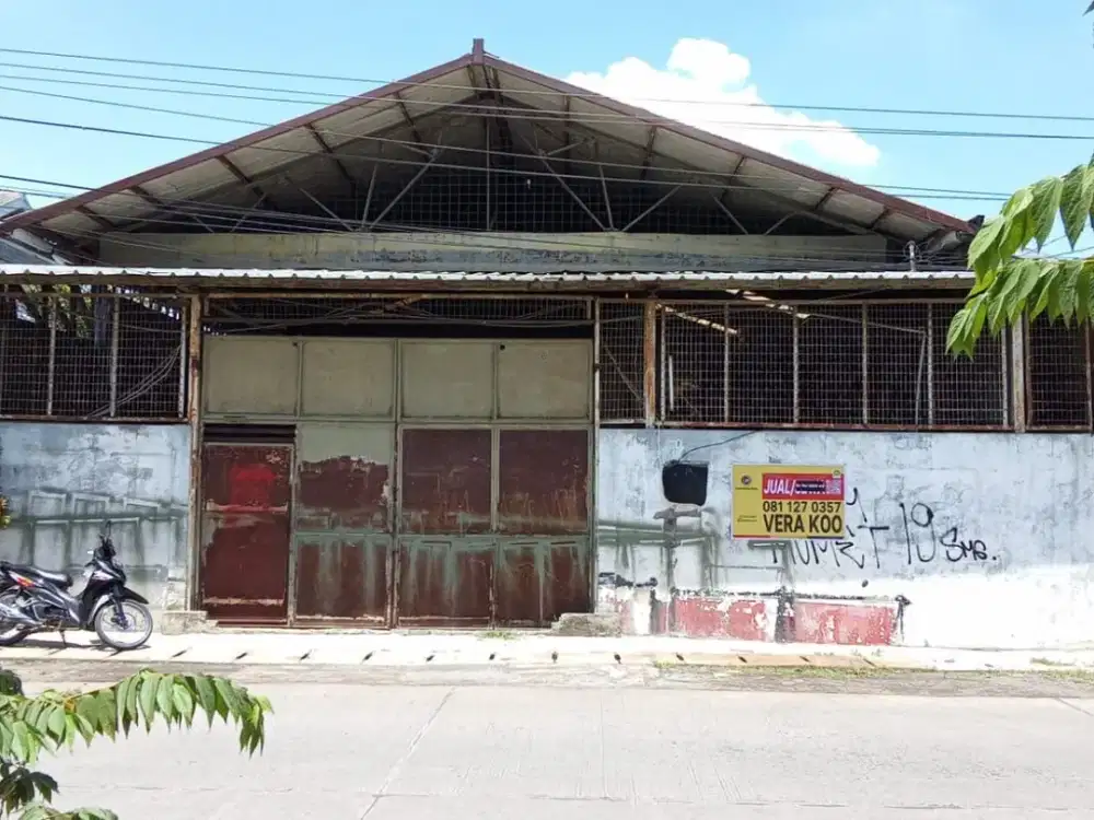 Gudang kecil di jalan Barito