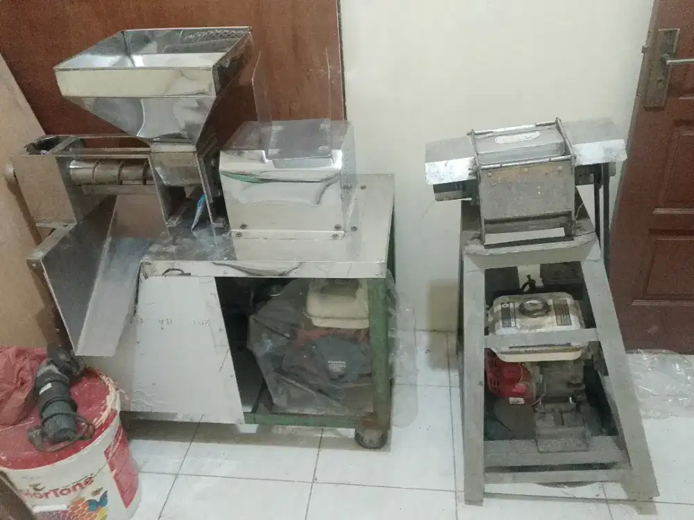 Mesin peras parut kelapa