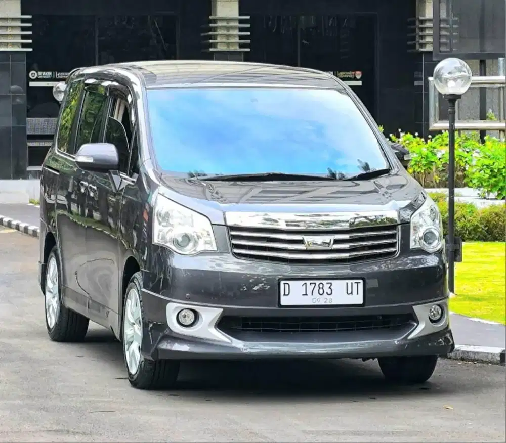 Toyota NAV1 V 2.0 AT 2013 KM 140rb FULLSET BANDUNG