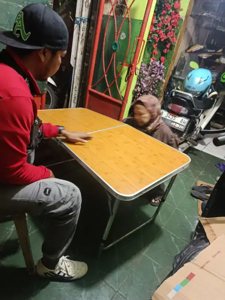 Meja lipat siap dagang kondisi baru